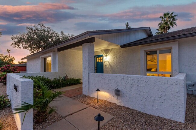 Building Photo - 5902 E Corrine Dr
