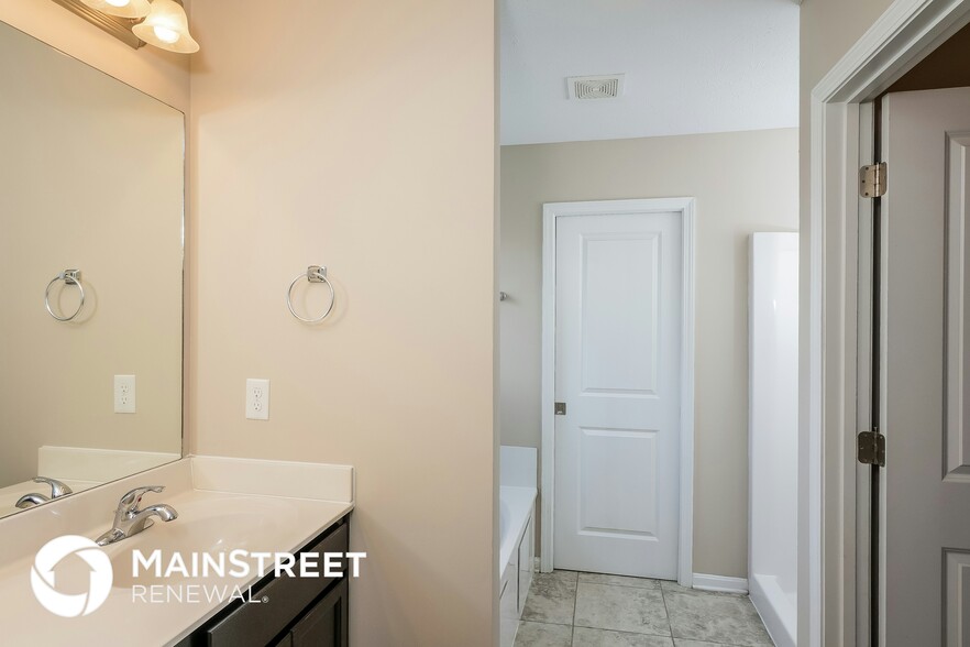 Building Photo - 104 Spring Leaf Ct