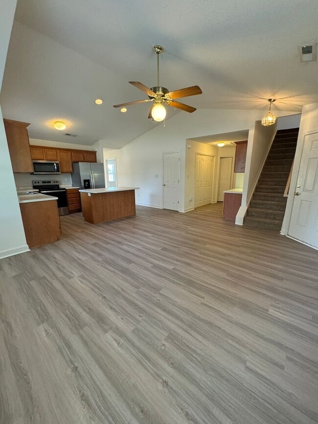 Building Photo - 129 Clusters Cir