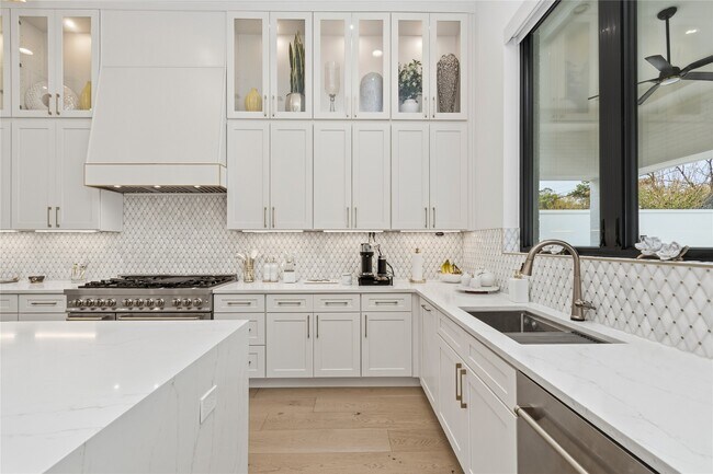 Building Photo - 13034 Memorial Dr