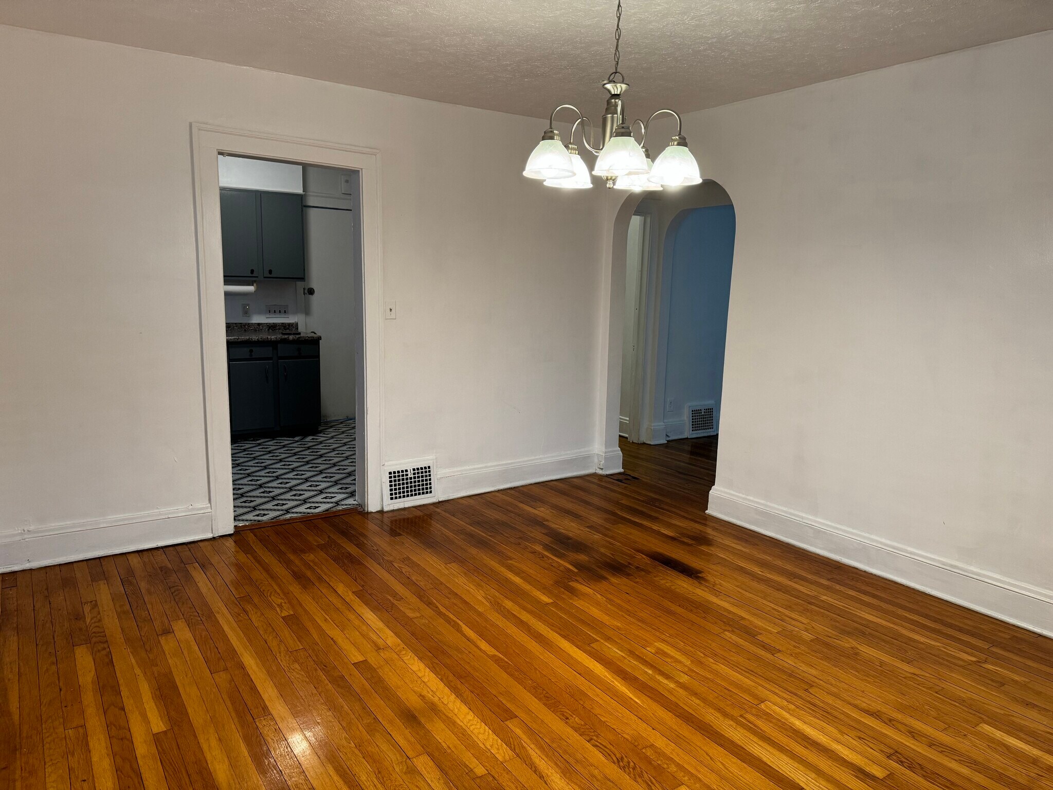 Dining - 3362 Sutton Rd