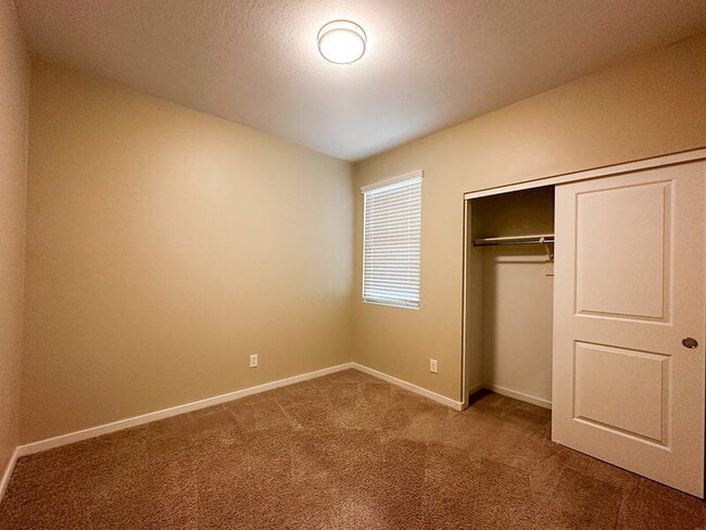 Building Photo - 40523 W Shaver Dr