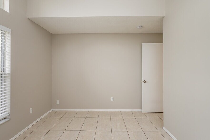 Building Photo - 13318 Greenpointe Dr