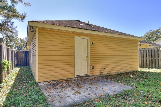 Building Photo - A Classic Act