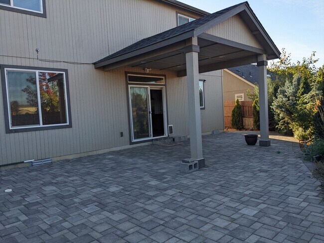 Building Photo - 62851 NE Kinley Ln