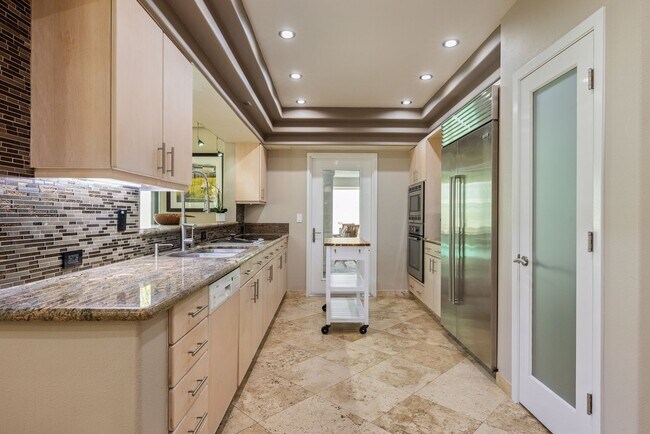 Building Photo - LUXURY RESORT 5/4.5/3+ HOME IN KAHALA, MUS...