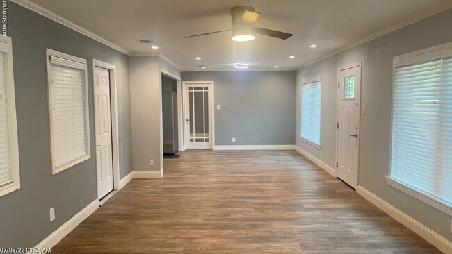 Building Photo - 104 Varsity Cir