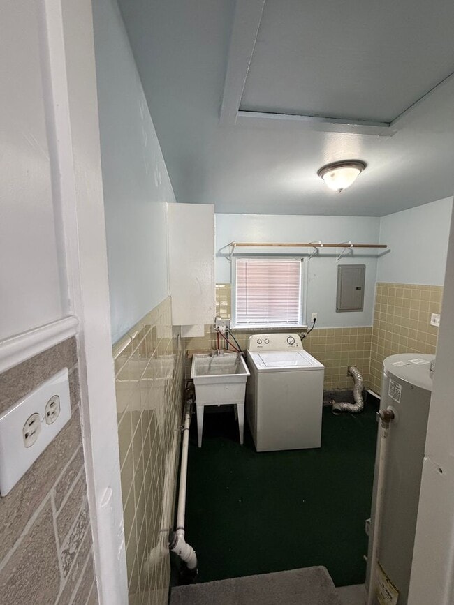 Building Photo - 3 Bedroom Ranch in Warren.