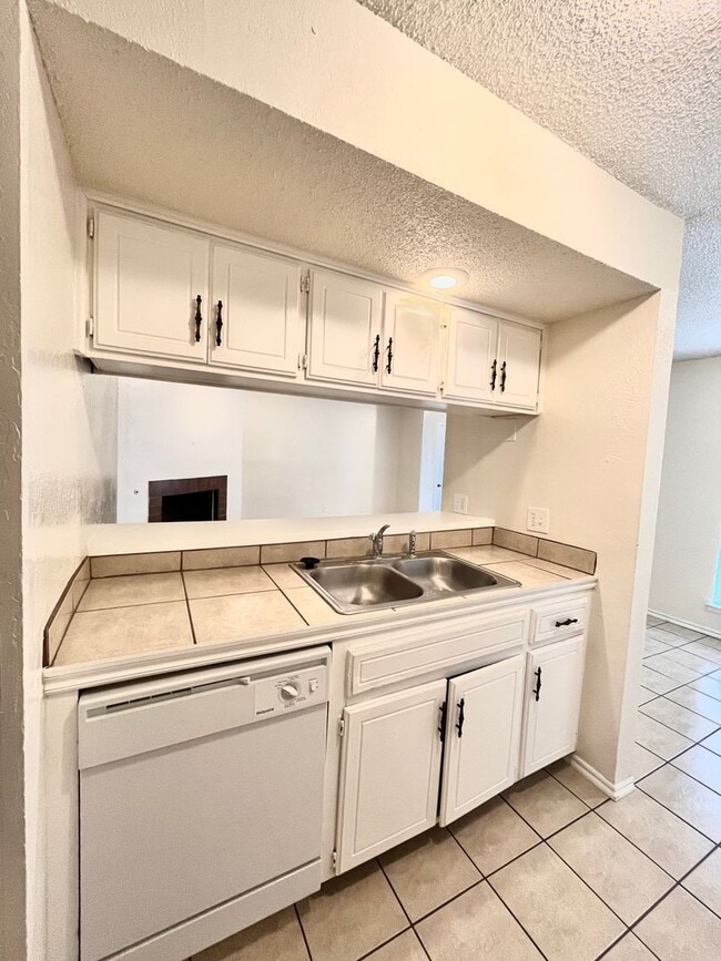 Building Photo - 905-907 Aspen