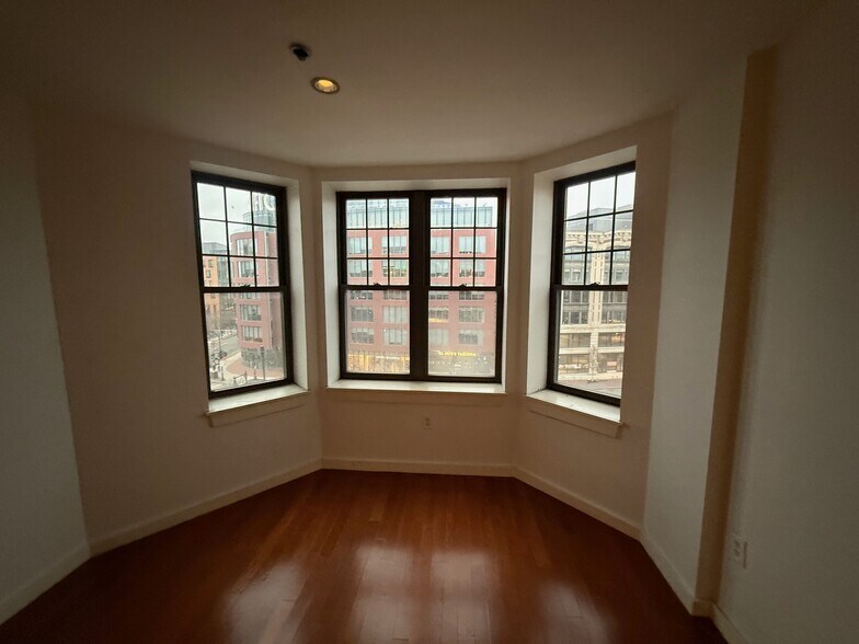 Building Photo - 535 Commonwealth Ave