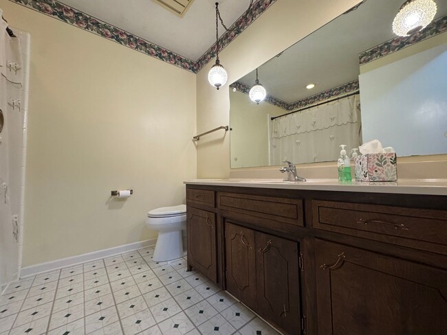 Building Photo - Spacious three bedroom, two bathroom with ...