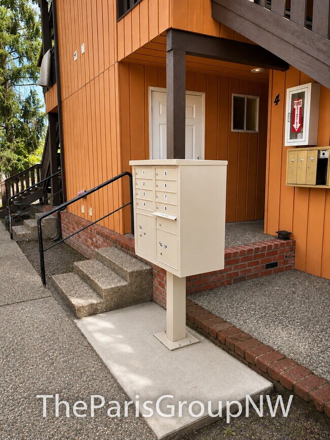 Building Photo - Big & Beautiful South Seattle 2BR/2BA