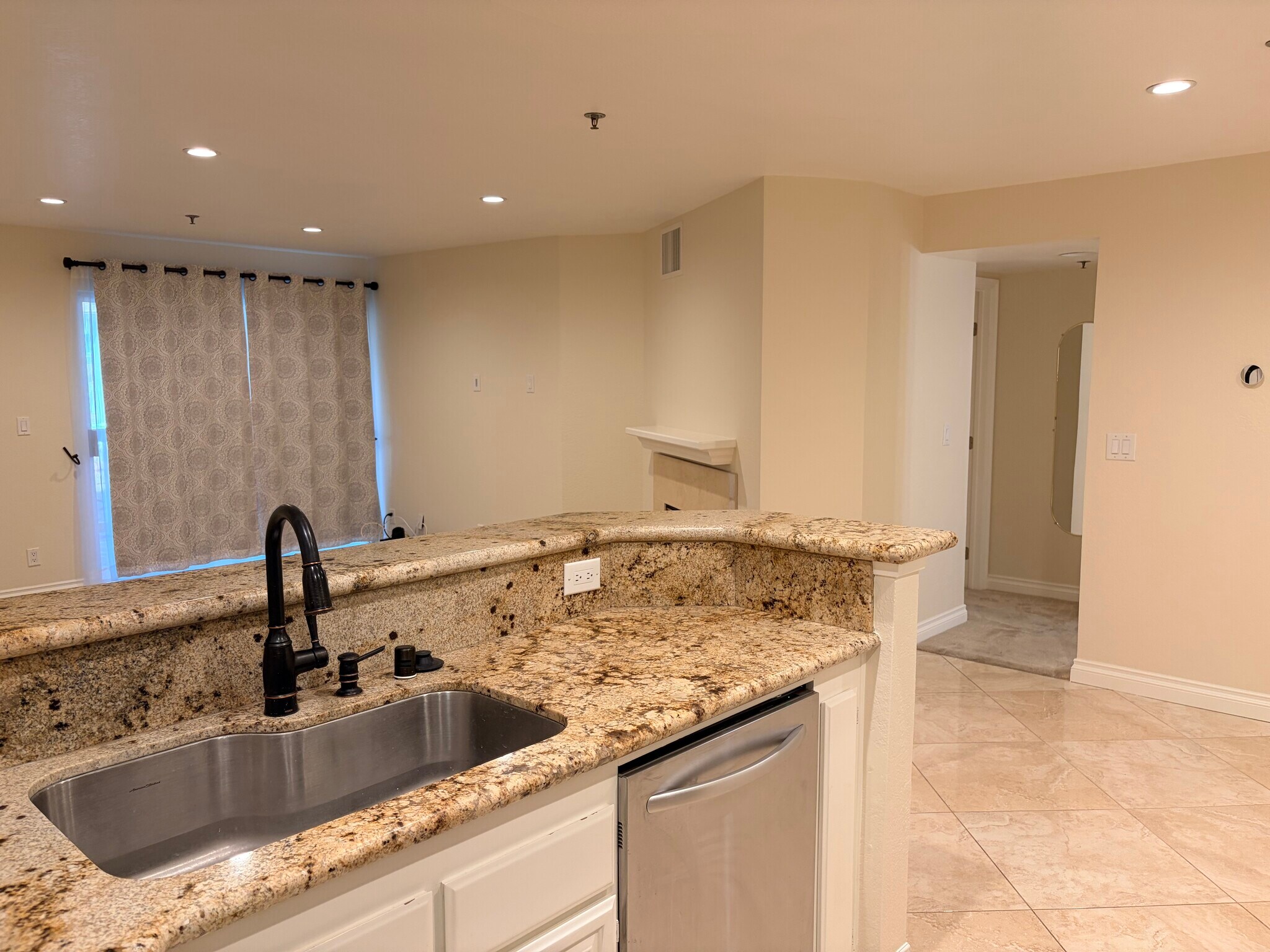Building Photo - 653 Oak Run Trl