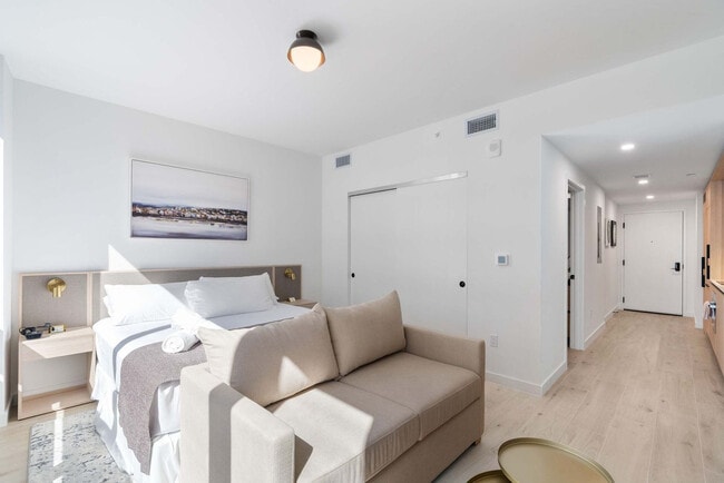 Building Photo - 225 N Miami Ave