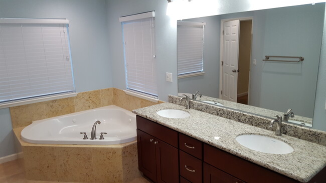 Master Bathroom - 2813 Toledo Ave