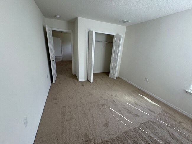 Building Photo - 5 bedroom 3.5 Bath House on Oakland Trails...