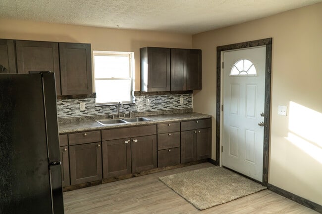 Building Photo - 412 E Market St