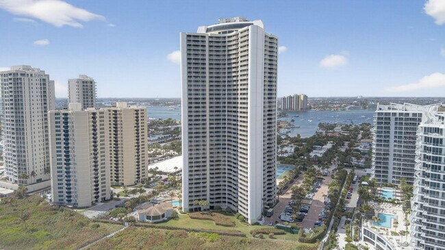 Building Photo - 3000 N Ocean Dr