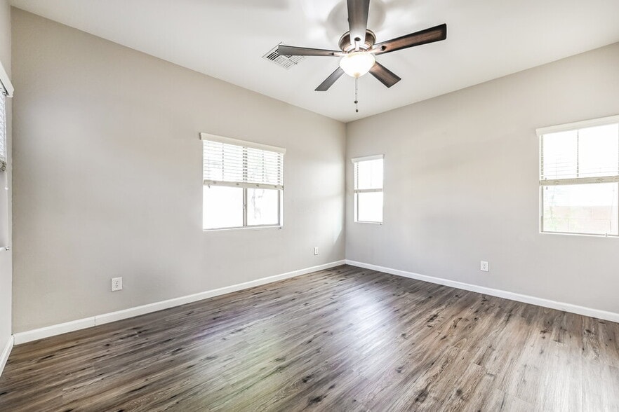 Building Photo - 10324 W Sands Dr