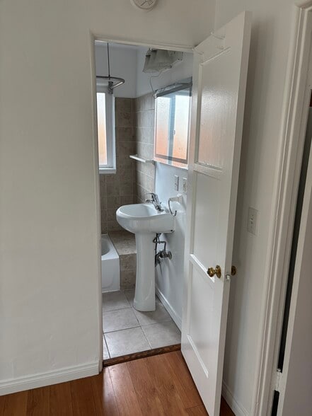 Building Photo - 1911 W Alameda Ave