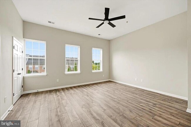 Building Photo - 3706 Singleton Terrace