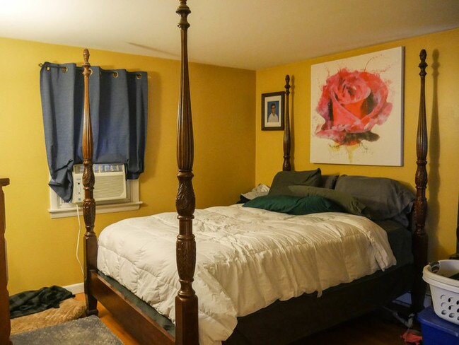 Building Photo - 136 Joan St