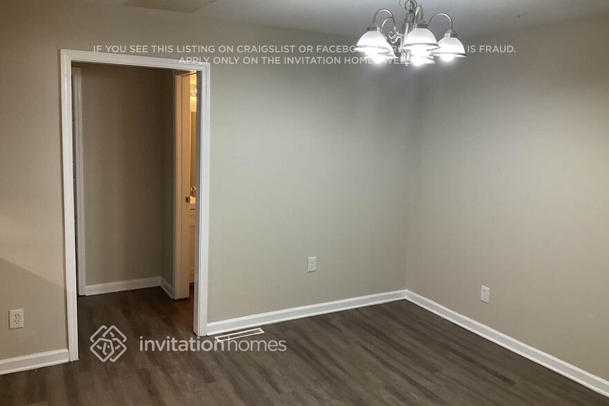 Building Photo - 2407 Cresta Dr