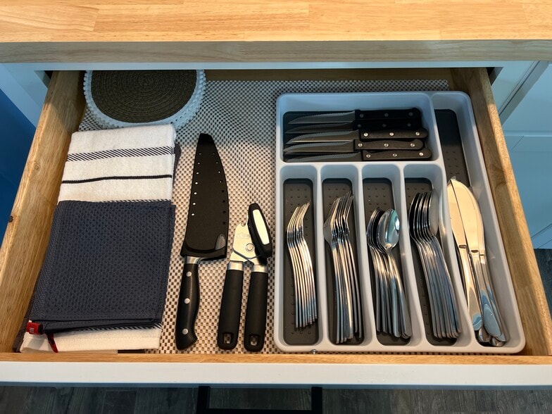 Plenty of utensils. - 908 Lake Rd