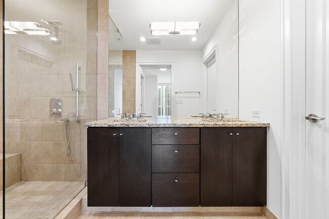 Building Photo - 10 Terminus Luxury 2 Bedroom Condo in Heart of Buckhead