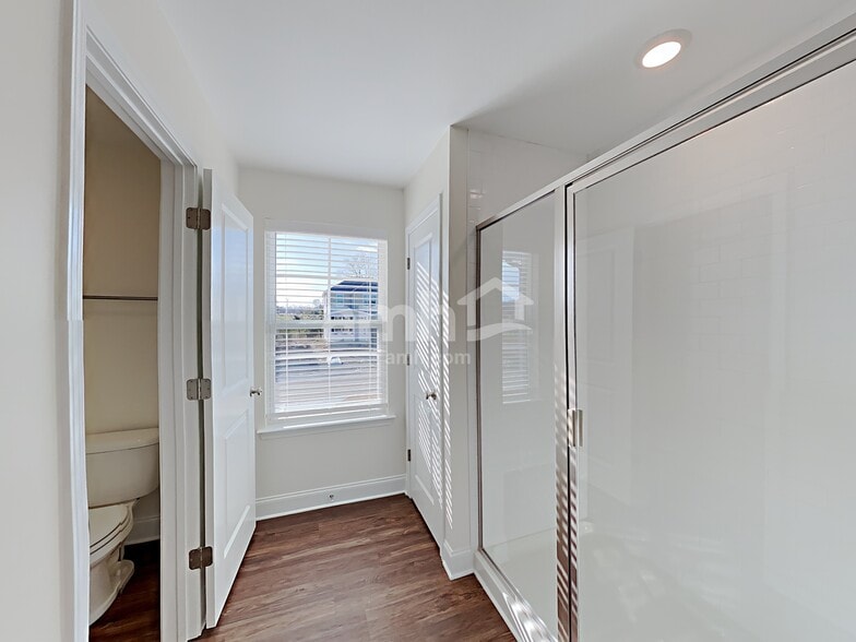 Building Photo - 1102 Amberly Wy