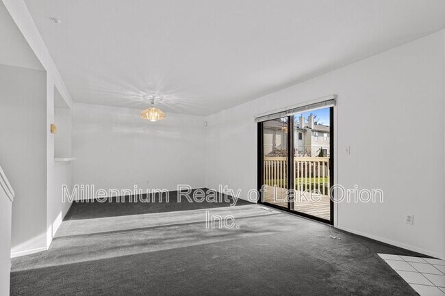 Building Photo - 5611 Drake Hollow Dr