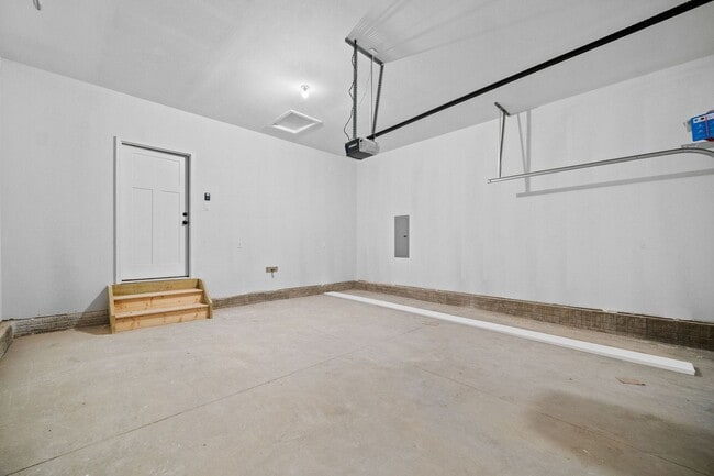 Building Photo - Brand New Townhome - Incredible Space