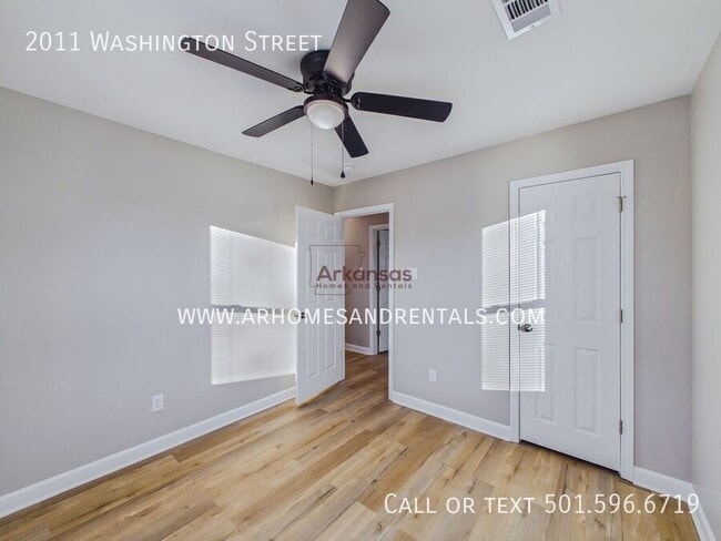 Building Photo - 2011 Washington St