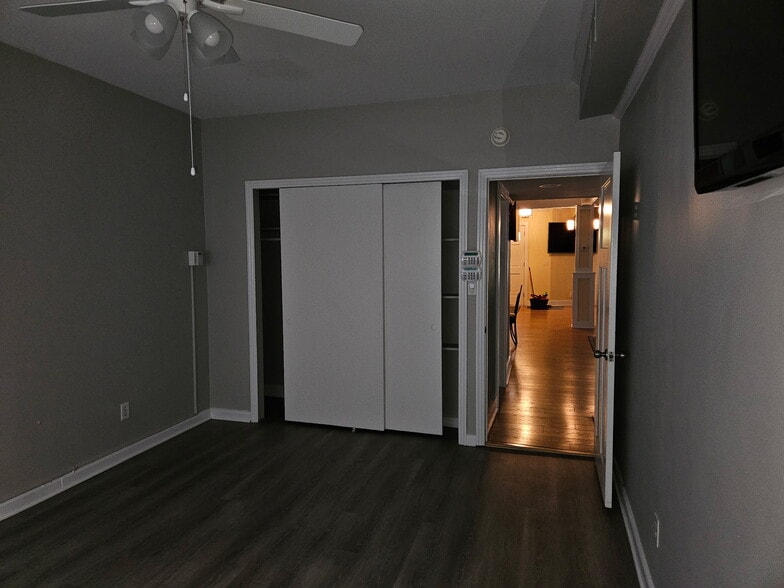 Building Photo - 1039 Clay Ave