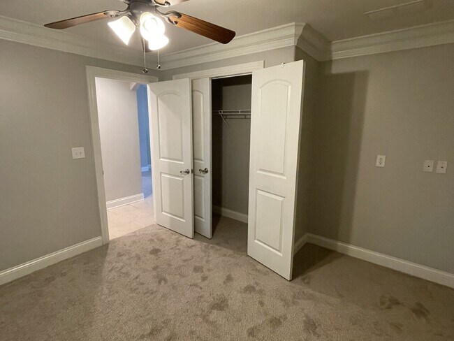 Building Photo - 146 Lower Hillside Dr