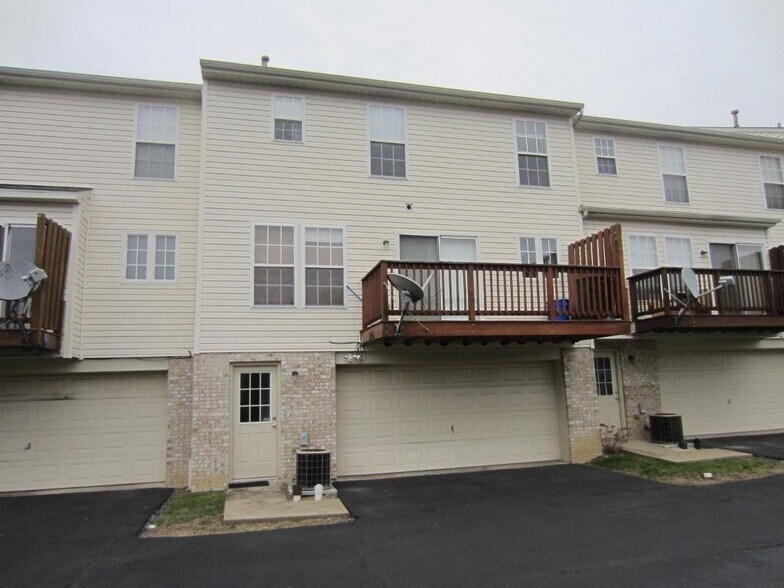 Building Photo - 188 Blue Grass Cir