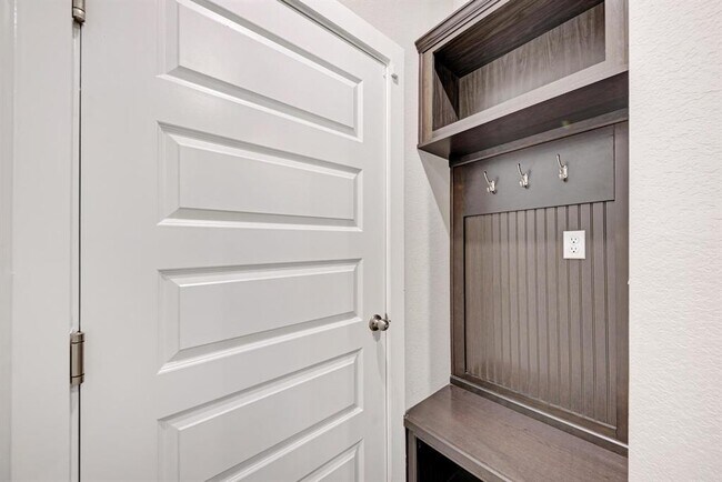 Building Photo - 7319 Travertine Spring Dr