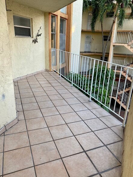 balcony - 1750 W 46th St