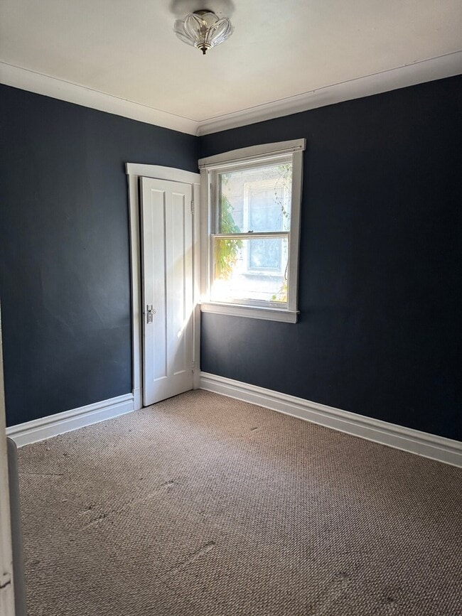 Building Photo - 4741 N Kilbourn Ave