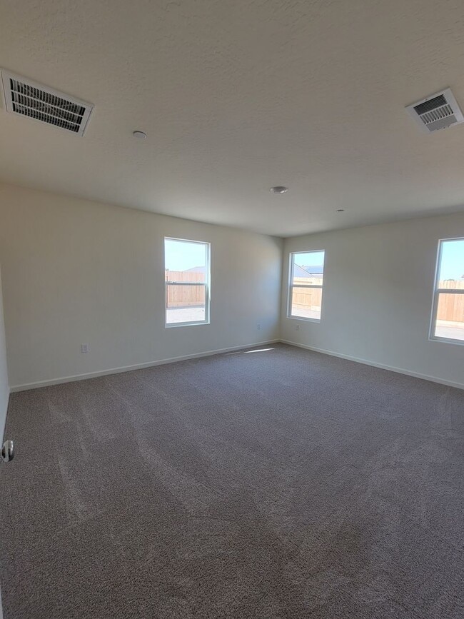 Building Photo - Brand New Home