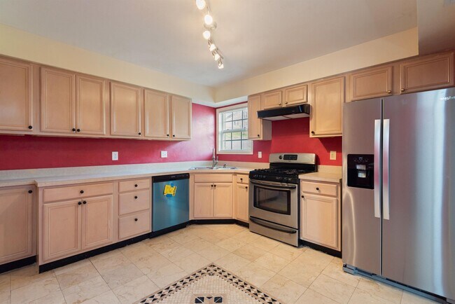 Building Photo - 550 Brookshire Way