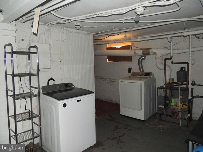 Building Photo - 1465 Girard St NW