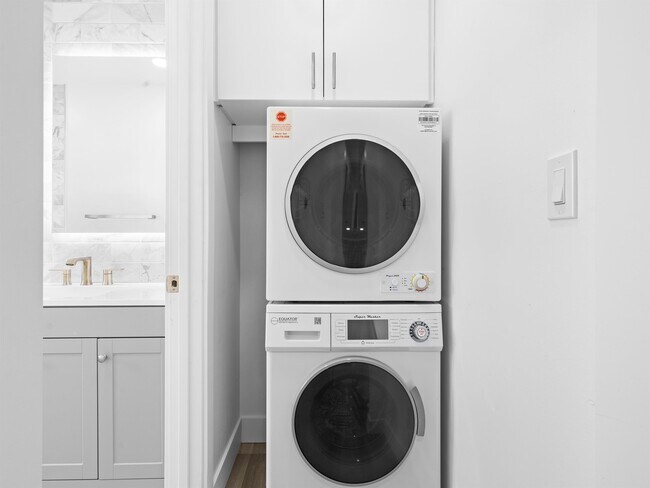 Building Photo - 26 W Girard Ave