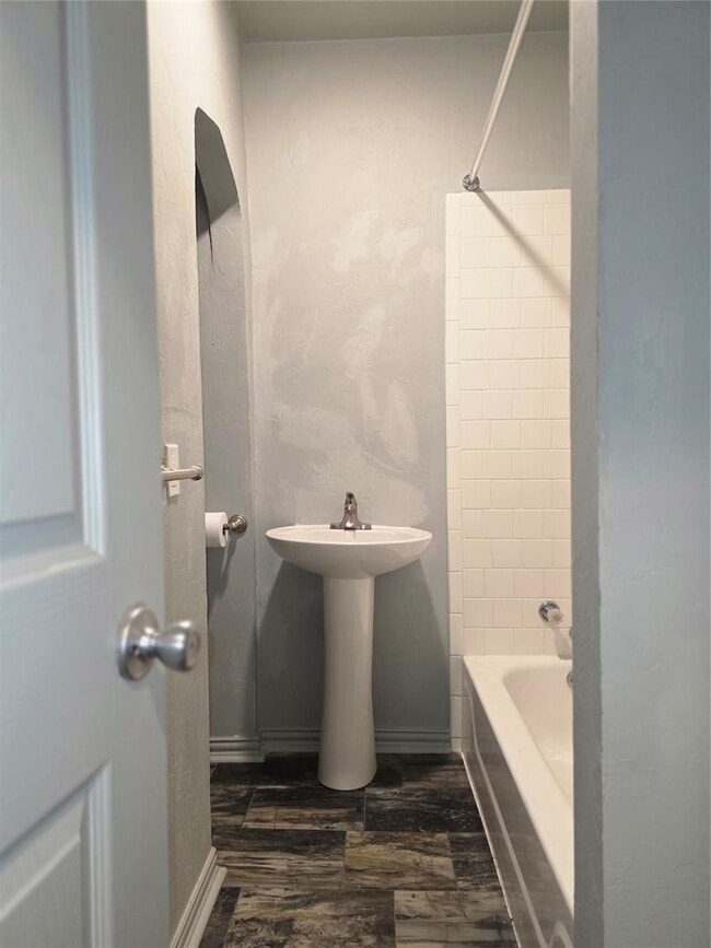 Building Photo - 1725 NW 18th St