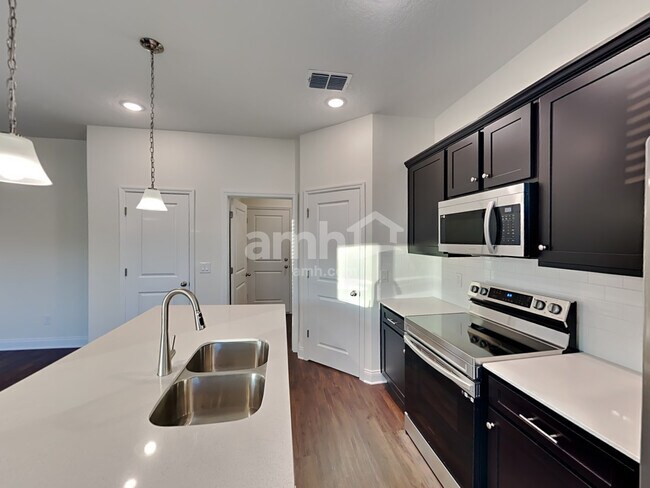Building Photo - 6170 Little Blf Cir