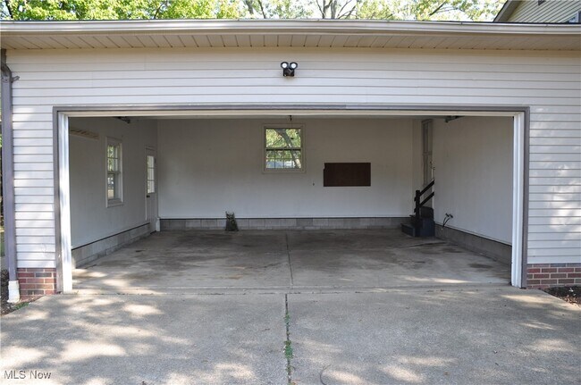 Building Photo - 3366 Broad Vista St NW