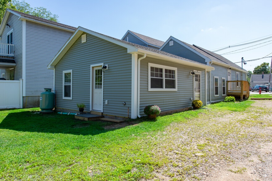 Primary Photo - 43 Main St