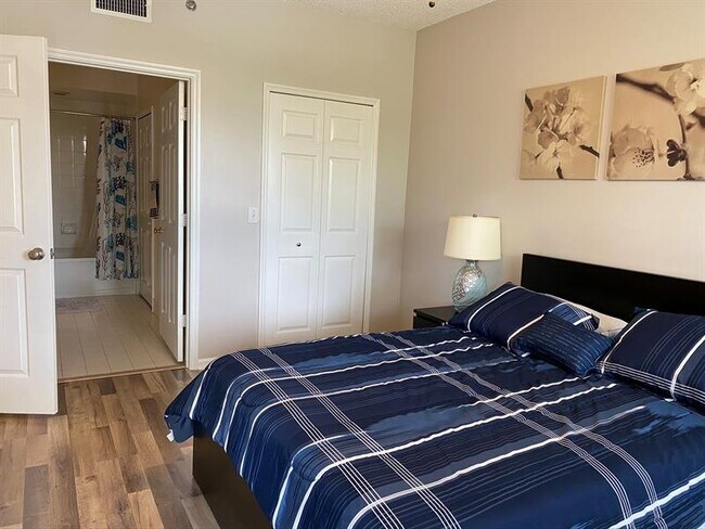 Building Photo - 3205 NE 184th St