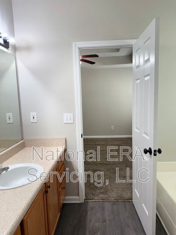 Building Photo - 2034 Elm Grove Ln