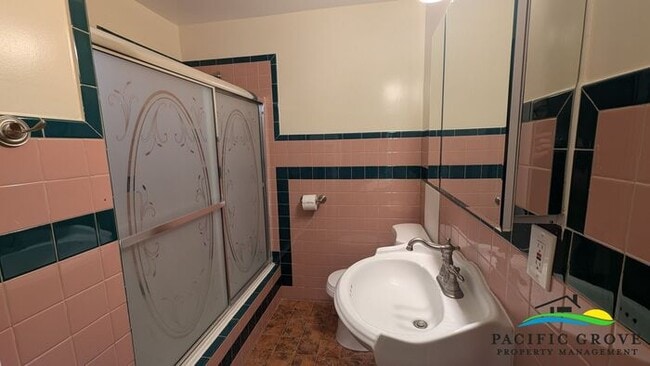 Building Photo - Bright and Roomy 2 Bedroom 2 Bathroom Home